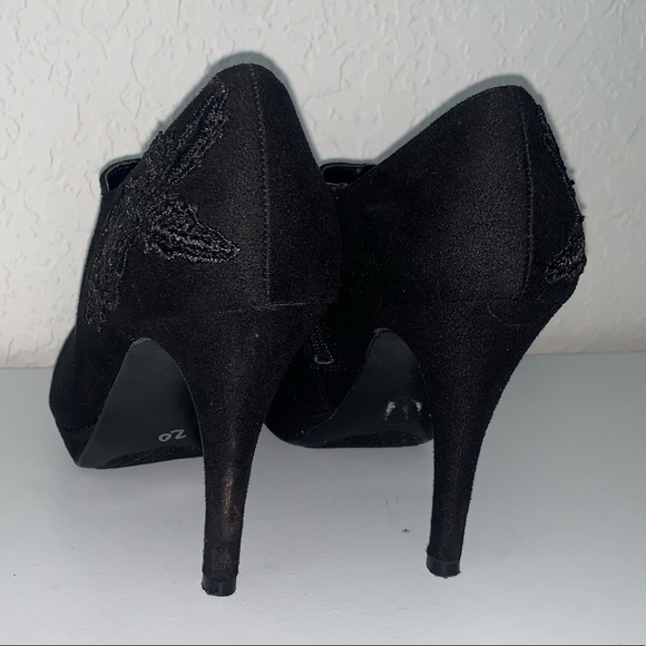 🌸Black Suede Heel Anole Booties with Floral Appliqué - Picture 4 of 6